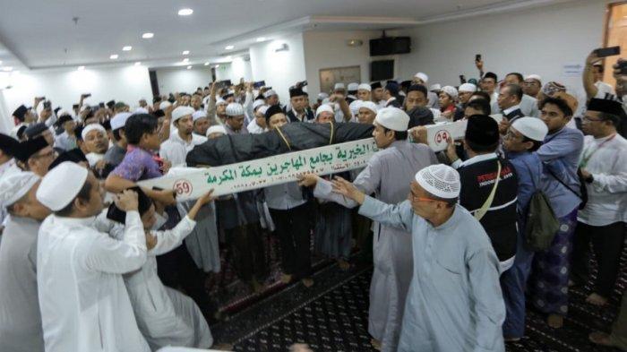 Prosesi pemakaman KH Maimoen Zubair di Ma'la, Makkah, Arab Saudi. (Foto: nu for ngopibareng.id)