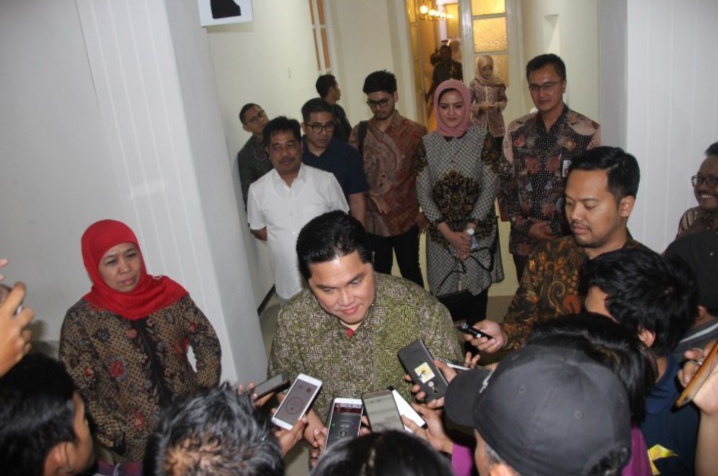 Ketua Komite Olimpiade Indonesia, Erick Thohir saat mendatangi Grahadi. (Foto: Faiq/ngopibareng.id)