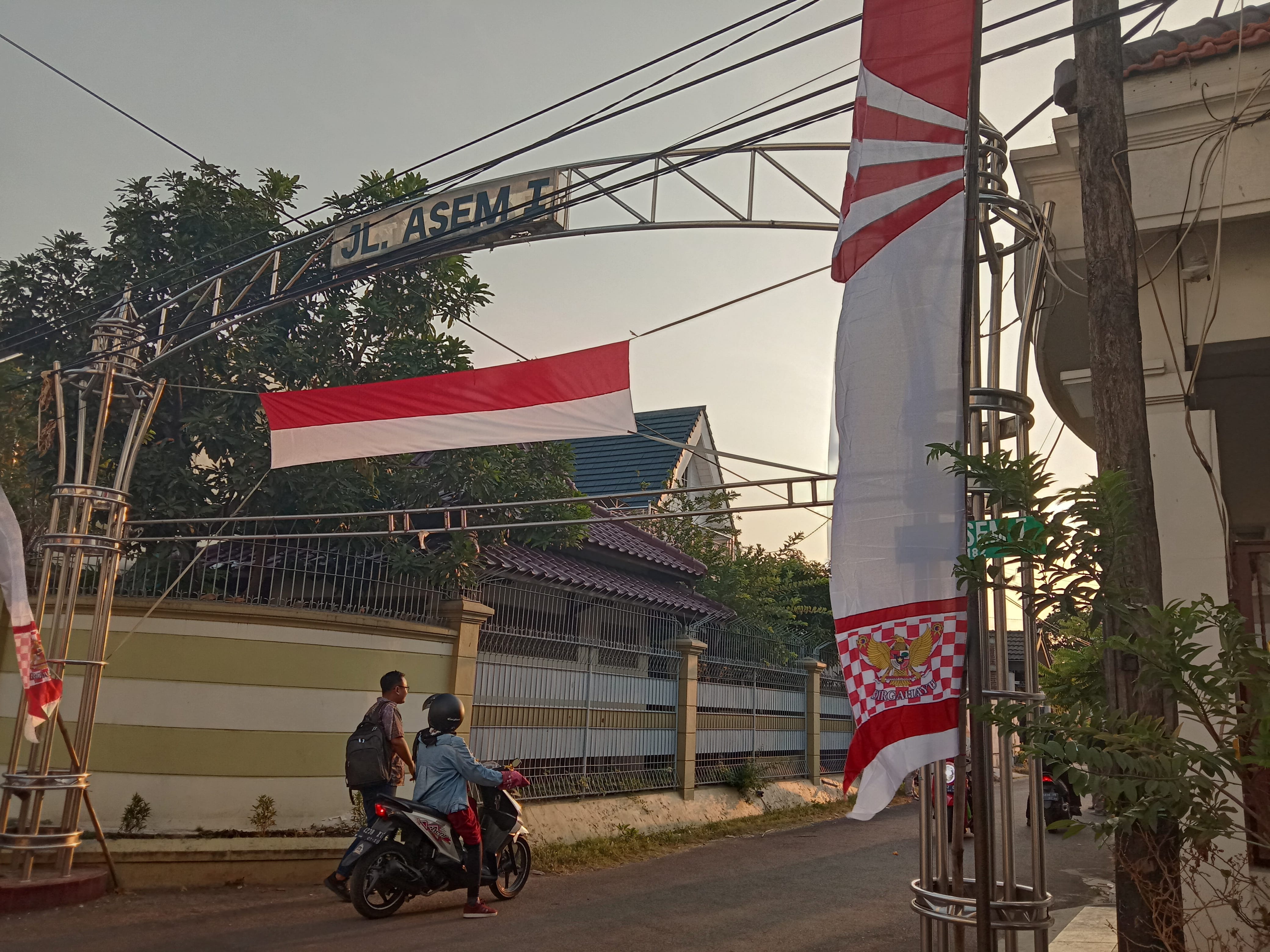 Jalan Asem I yang diduga merupakan kediaman Mantan Bapedda Jatim Zainal Abidin. (Foto: Faiq/ngopibareng.id)