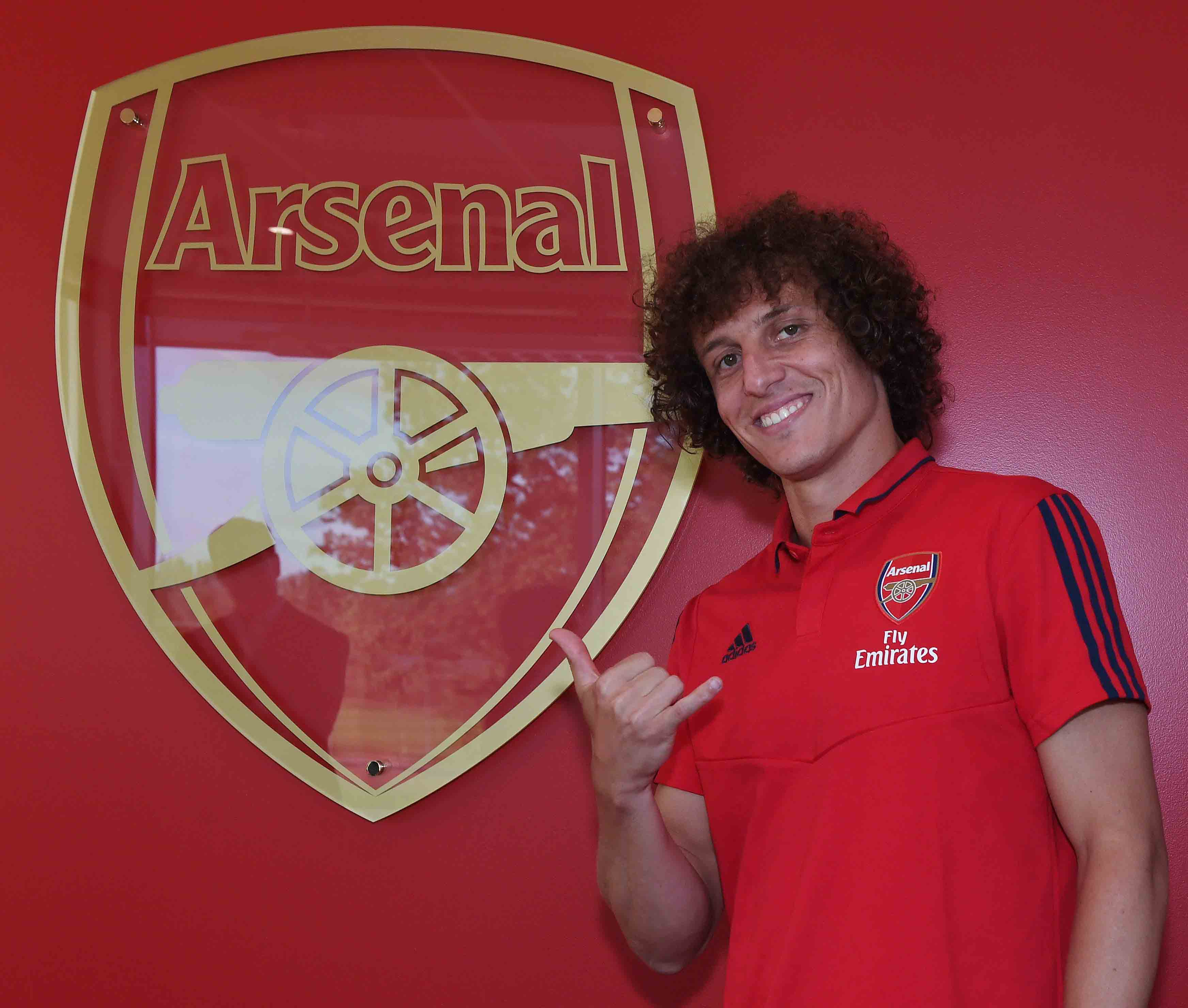 David Luiz resmi milik Arsenal. (Foto: Twitter/@Arsenal)