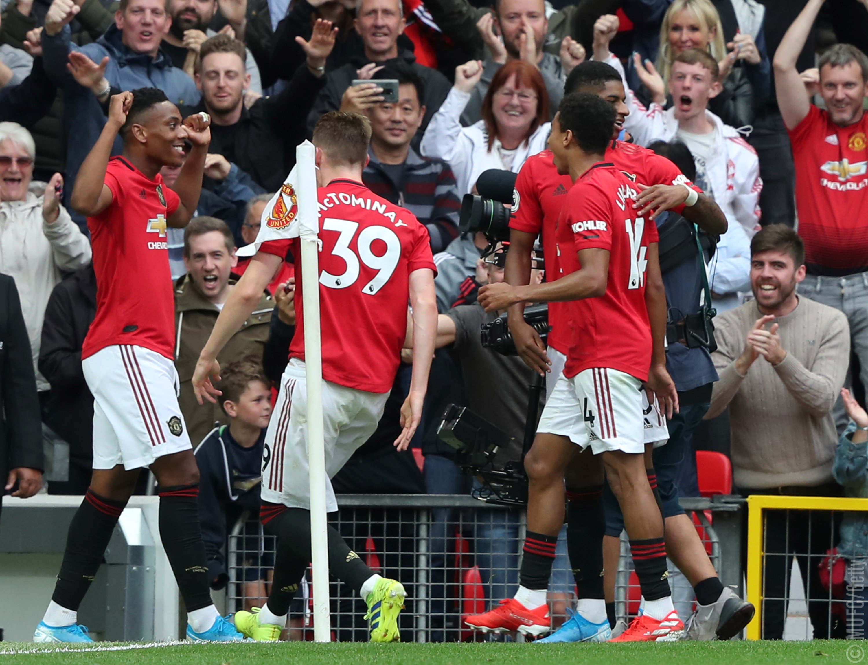 Para pemain MU merayakan gol yang dicetak oleh Anthony Martial. (Foto: Twittter @ManUtd)