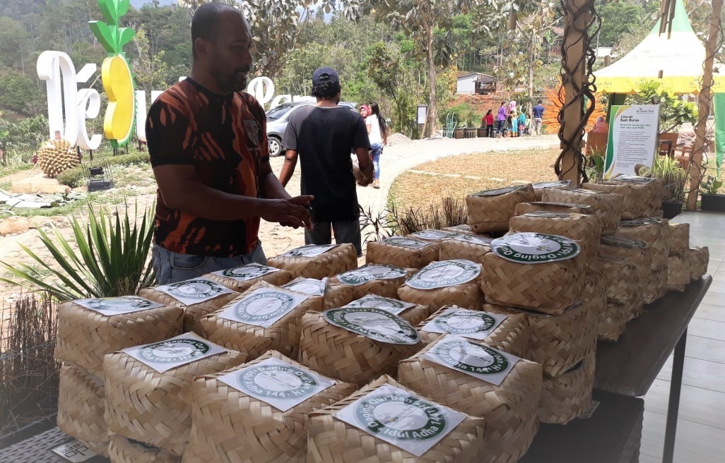 Pembagian Daging Kurban di DeDurian Park. (Foto: Istimewa)