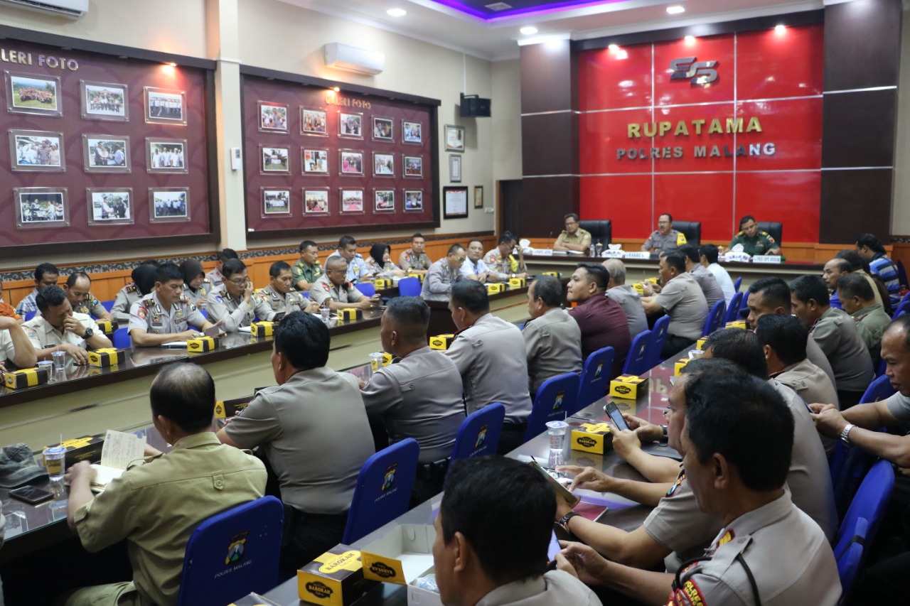 Proses Rapat Koordinasi persiapan laga Arema FC versus Persebaya, di Ruang Rupata Polres Malang (Foto: istimewa)