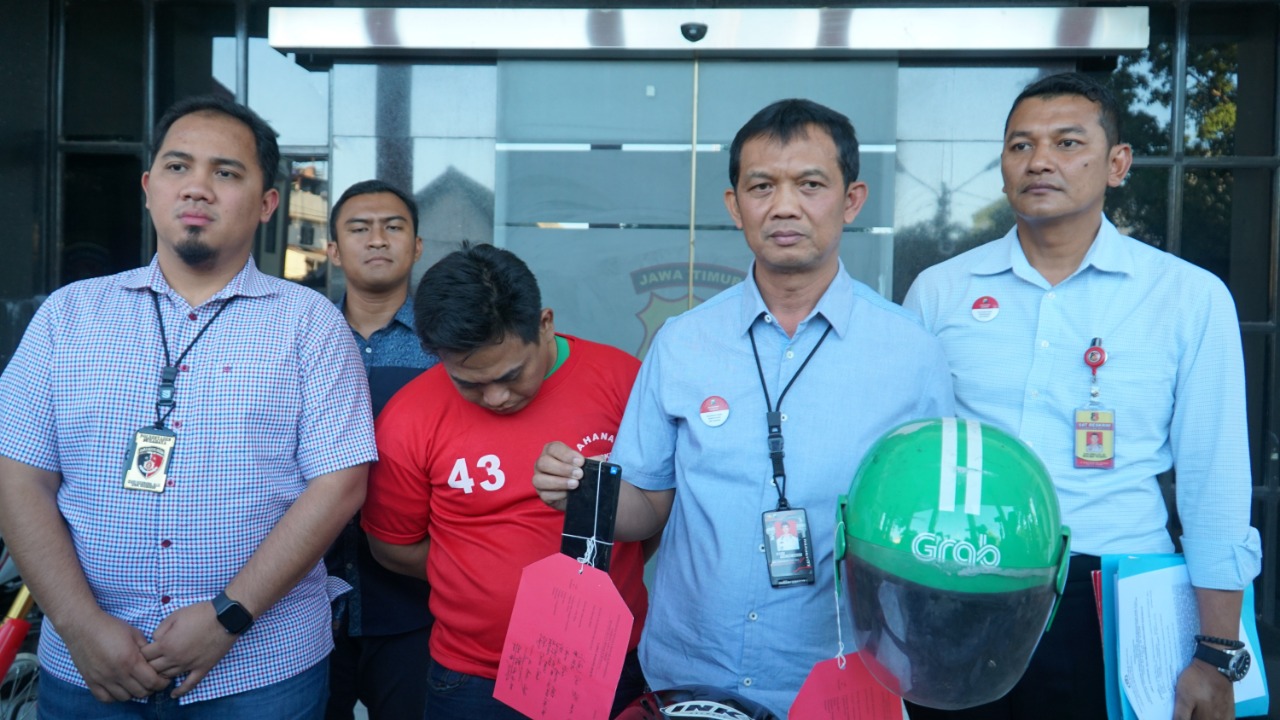 Kasat Reskrim Polrestabes Surabaya AKBP Sudamiran saat konferensi pers kasus pelecehan seksual driver ojek online di Polrestabes Surabaya. (Foto: Istimewa)