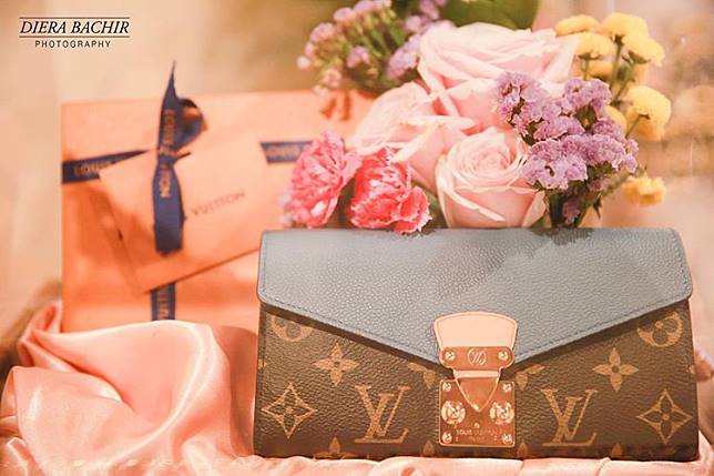 Dompet tipe Pallas Wallet, seserahan Roger Danuarta untuk Cut Meyriska.