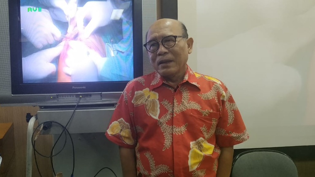 Spesialis bedah anak dr Poerwadi SpBA (K)  tim dokter operasi kembar siam bayi Akila dan Azila (Foto: istimewa) 