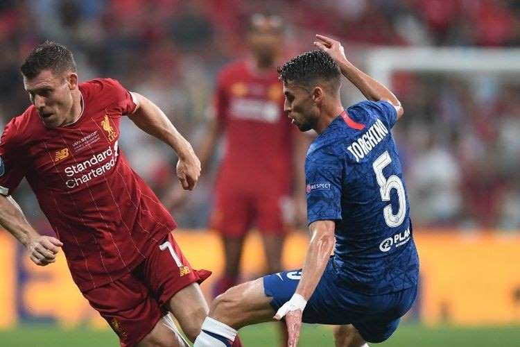 Jersey nomor punggung 5 Jorginho salah cetak. (Foto: The Sun)