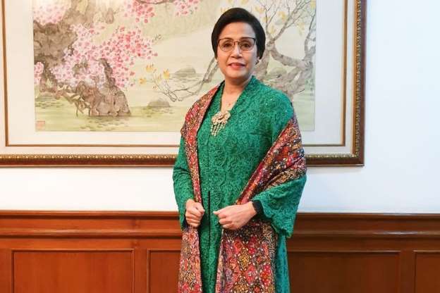 Menteri Keuangan Sri Mulyani mengenakan Kebaya Hijau Nusantara karya Didiet Maulana. (Foto: Instagram Didiet Maulana)