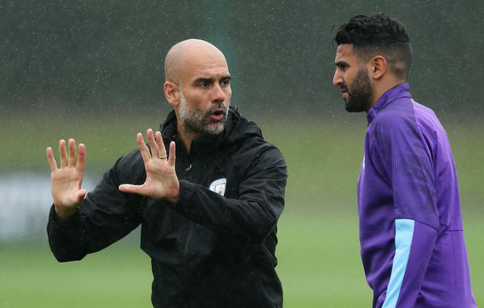 Pep Guardiola saat memimpin persiapan timnya menghadapi Tottenham Hotspur. (Foto: Twitter/@ManCity) 