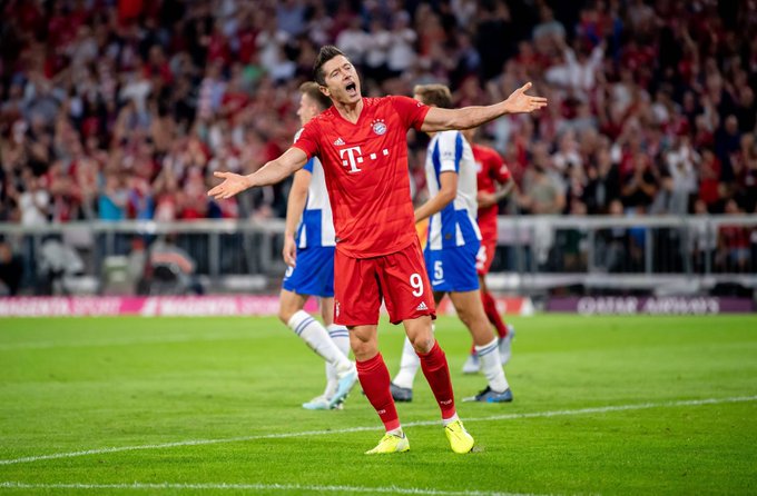 Bayern Munchen gagal meraih kemenangan di laga pembuka Bundesliga 2019-2020 setelah ditahan Hertha BSC di Allianz Arena, Sabtu 17 Agustus 2019 dini hari WIB tadi. Selebrasi Robert Lewandowski setelah mencetak gol pertama ke gawang Hertha. (Foto: Twitter/@FCBayern)