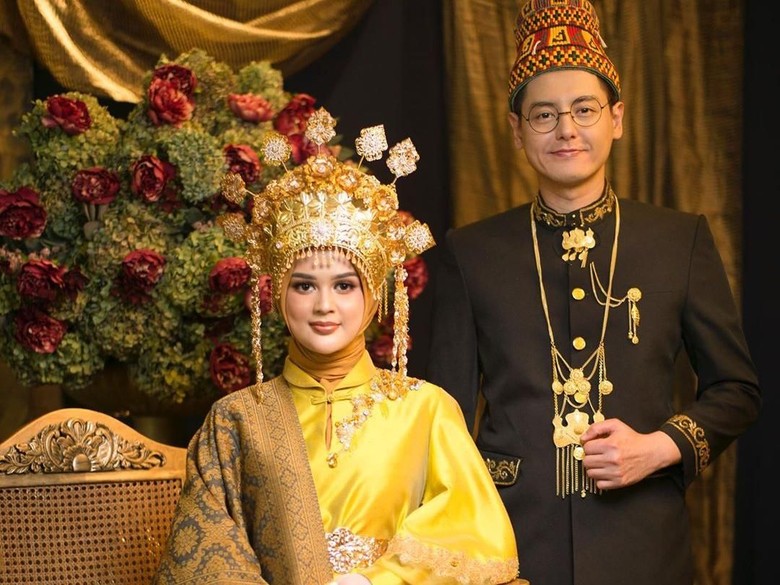 Pasangan Cut Meyriska dan Roger Danuarta. (Foto: Instagram @dierabachir)