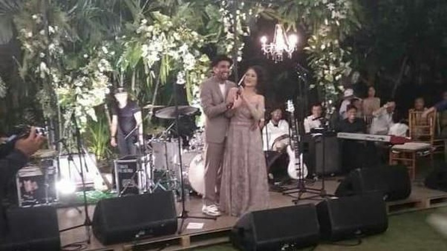 Suasana pernikahan Glenn Fredly dan Mutia Ayu. (Foto: Instagram @lambe_turah)