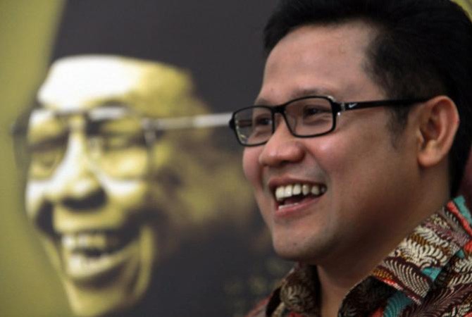 Ketua Umum PKB Muhaimin Iskandar berlatar foto KH Abdurrahman Wahid (Gus Dur). (Foto: Istimewa)