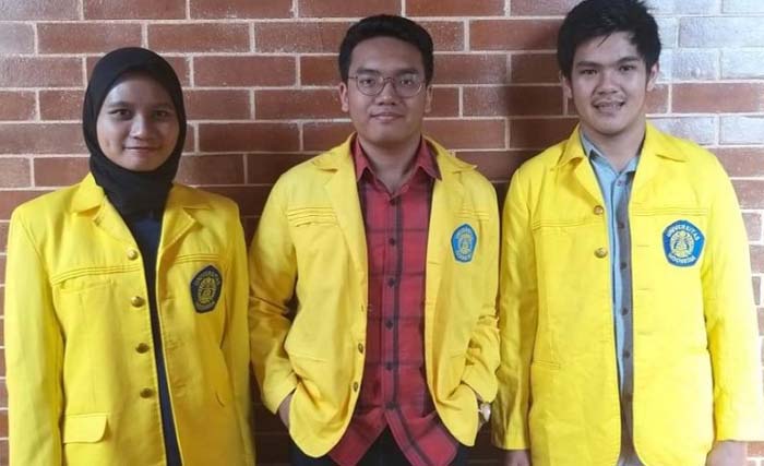 Tiga mahasiswa Fakultas Teknik UI, masing-masing s=dari kiri ke kanan, Shaina Islamey, Adream Bais Junior, Muhammad Nabil Hifzhan. (Foto:Antara)