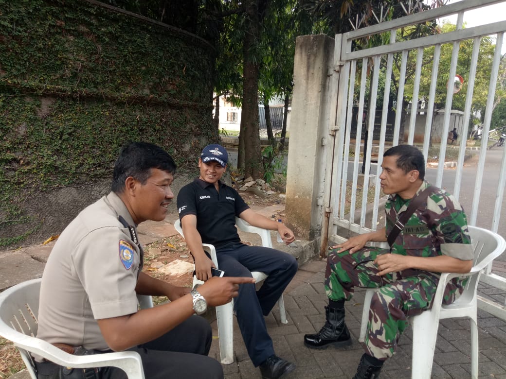 Babinsa Koramil 07/KB bersama Bhabinkamtibmas danSecurity