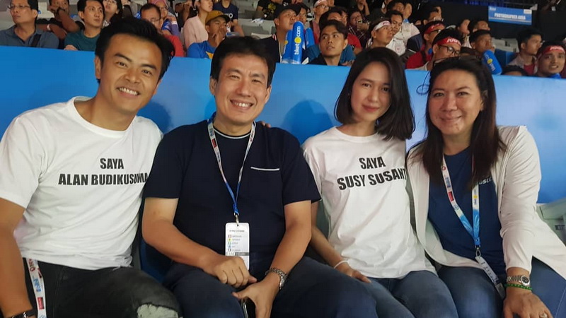 Artis Laura Basuki dan Dion Wiyoko sebagai pasangan pebulutangkis legendaris, Susi Susanti dan Alan Budikusuma.