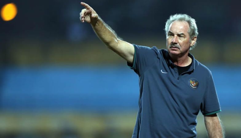 Alfred Riedl saat melatih Timnas Indonesia. (Foto: Istimewa)