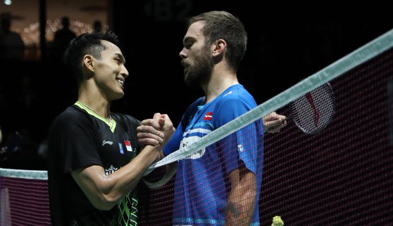 Jonatan Christie berhasil melaju ke perempat final kejuaraan dunia bulu tangkis 2019 di Basel Swiss setelah mengalahkan Jan O Jorgensen, Kamis 22 Agustus 2019 malam. (Foto: Twitter/@ 