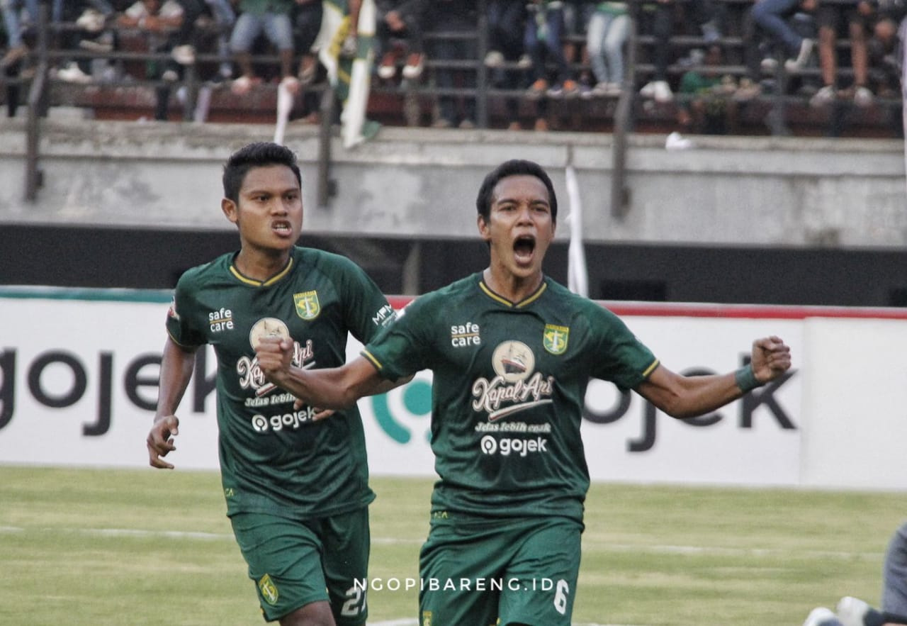 Persebaya untuk ketujuh kalinya gagal meraih kemenangan di depan puluhan ribu Bonek Mania. (Foto: Haris/ngopibareng.id)