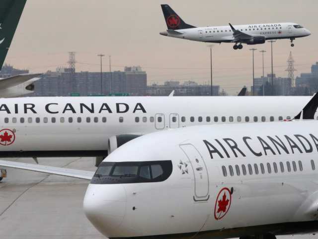 Maskapai penerbangan Air Canada di Bandara. (Foto:edmontonjournal.com)
