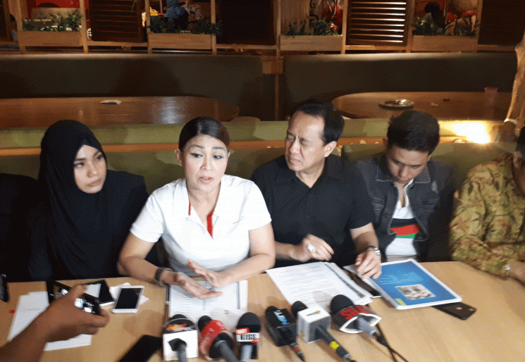 Astrid, CEO QQ Production menggugat secara hukum Baim Wong dan Lucky Perdana terkait persenan jadi caleg dan ikon partai politik.