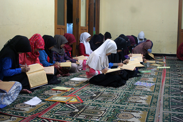 Ngaji Kitab Kuning di Pesantren. (Foto: dok/ngopibareng.id)