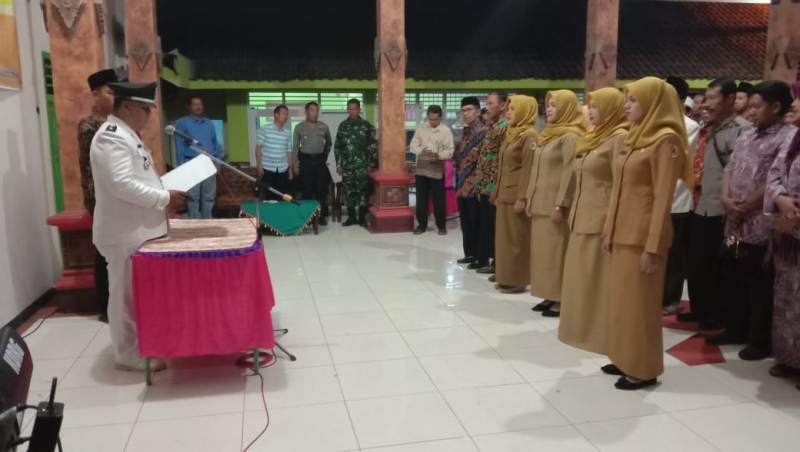 Prosesi Pelantikan Perangkat Desa Sumberjati, Kecamatan Mojoanyar, Kabupaten Mojokerto, Rabu (28/08/2019) malam.