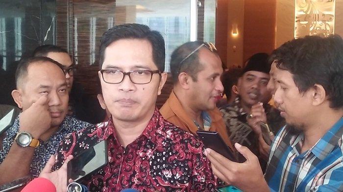 Jubir KPK, Febri Diansyah saat memberikan keterangan di gedung KPK. (Foto: Ant)