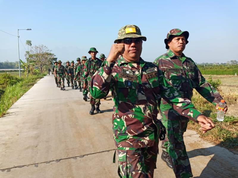 Personel Militer Kodim 0815 Mojokerto saat Hanmars Jelajah Desa 