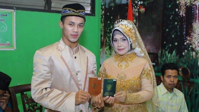 Pasangan Destoko dan Rasmiati, beda usia 26 tahun.