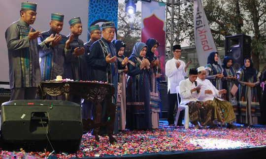 Bupati Lamongan beserta jajaran melakukan doa bersama. (Foto: Nasih/ngopibareng.id)