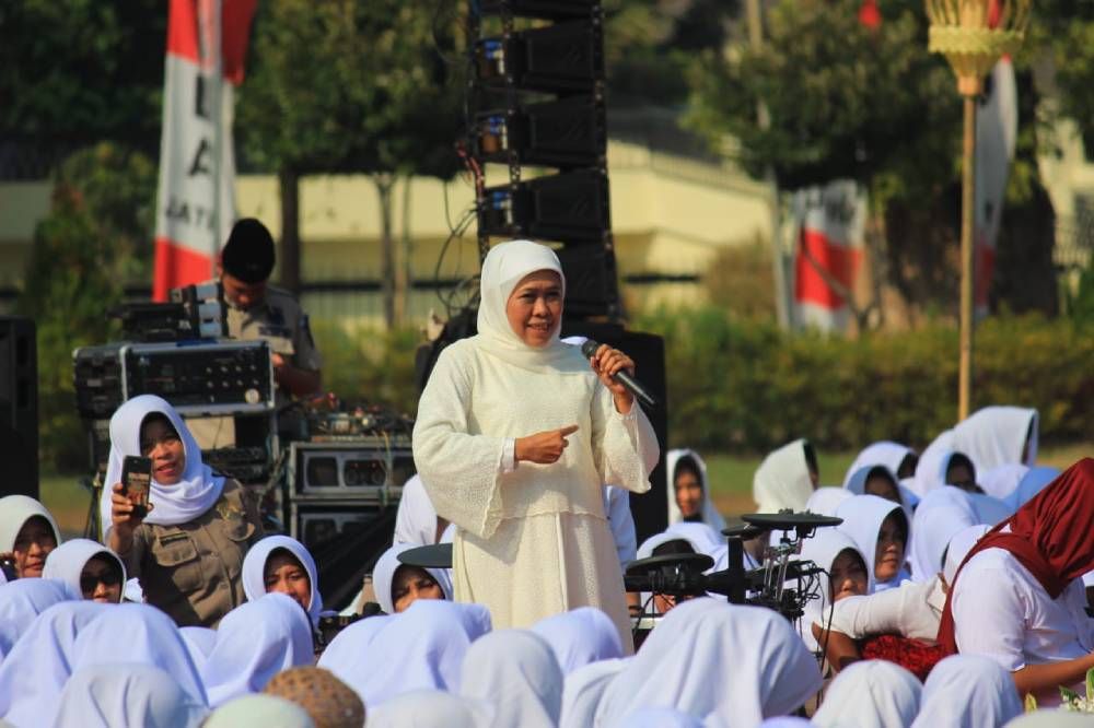 Gubernur Jatim Khofifah Indar Parawansa pada Puncak Peringatan HUT ke-71 Polwan di Mapolda Jatim, Surabaya. (Foto: ist/ngopibareng.id)