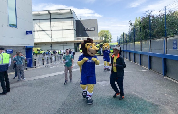 Dahlan Iskan di Stadion Chelsea Inggris.