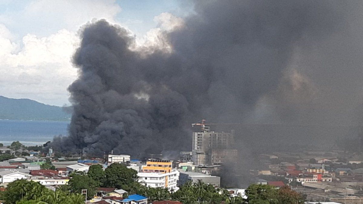 Aksi massa berujung kerusuhan di Jayapura, Kamis, 29 Agustus 2019. (Foto: Istimewa)