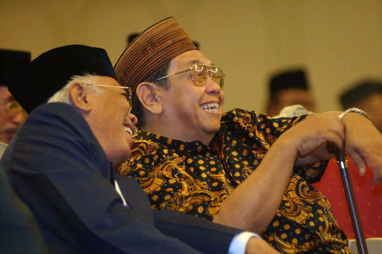 Gus Dur bersama KH Cholil Bisri, almaghfurlahum. (Foto: dok/ngopibareng.id)