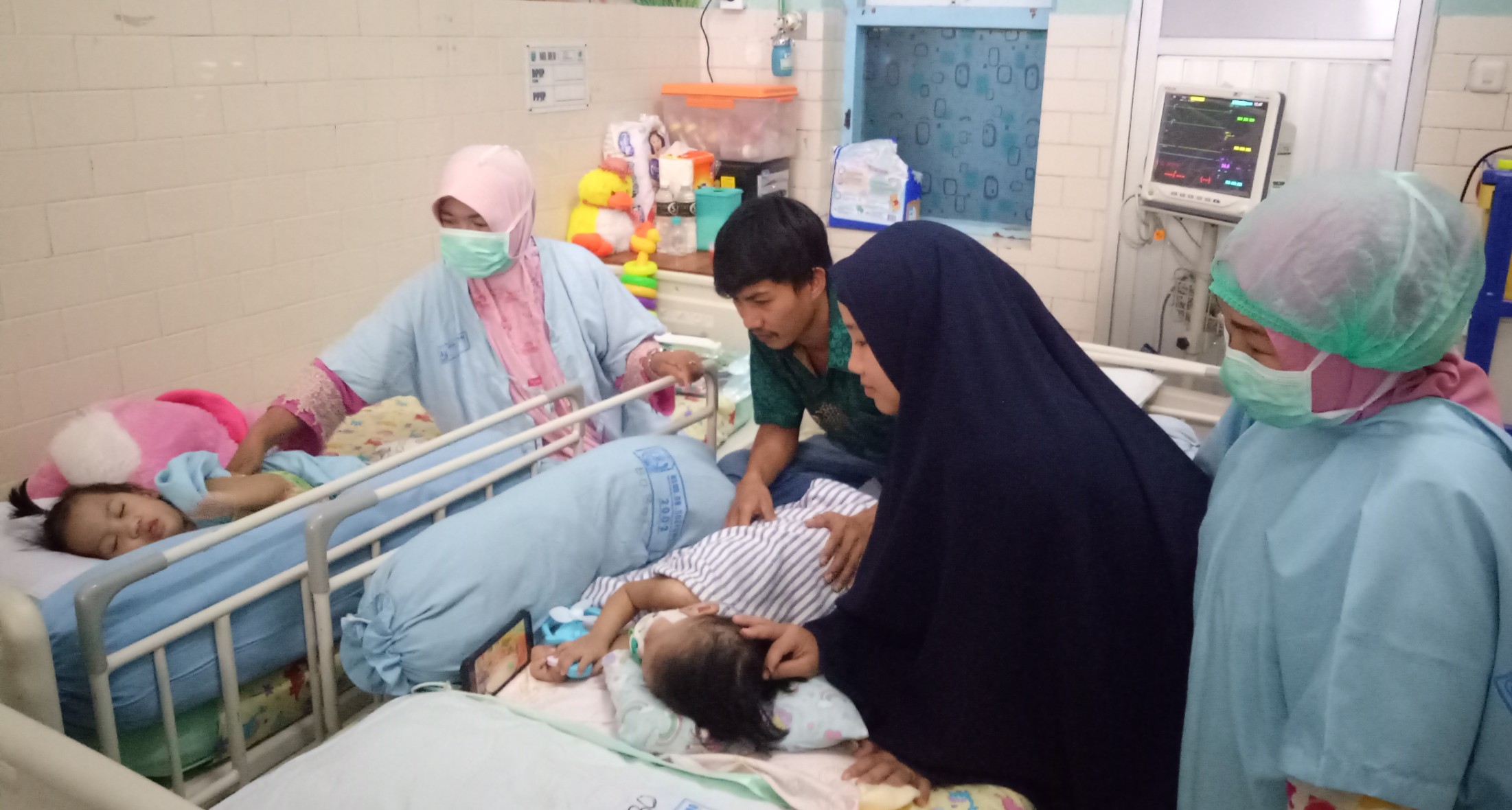 Suasana ruang rawat inap anak Bobo,  tempat Akila dan Azila dirawat (Foto: Pita/ngopibareng.id)