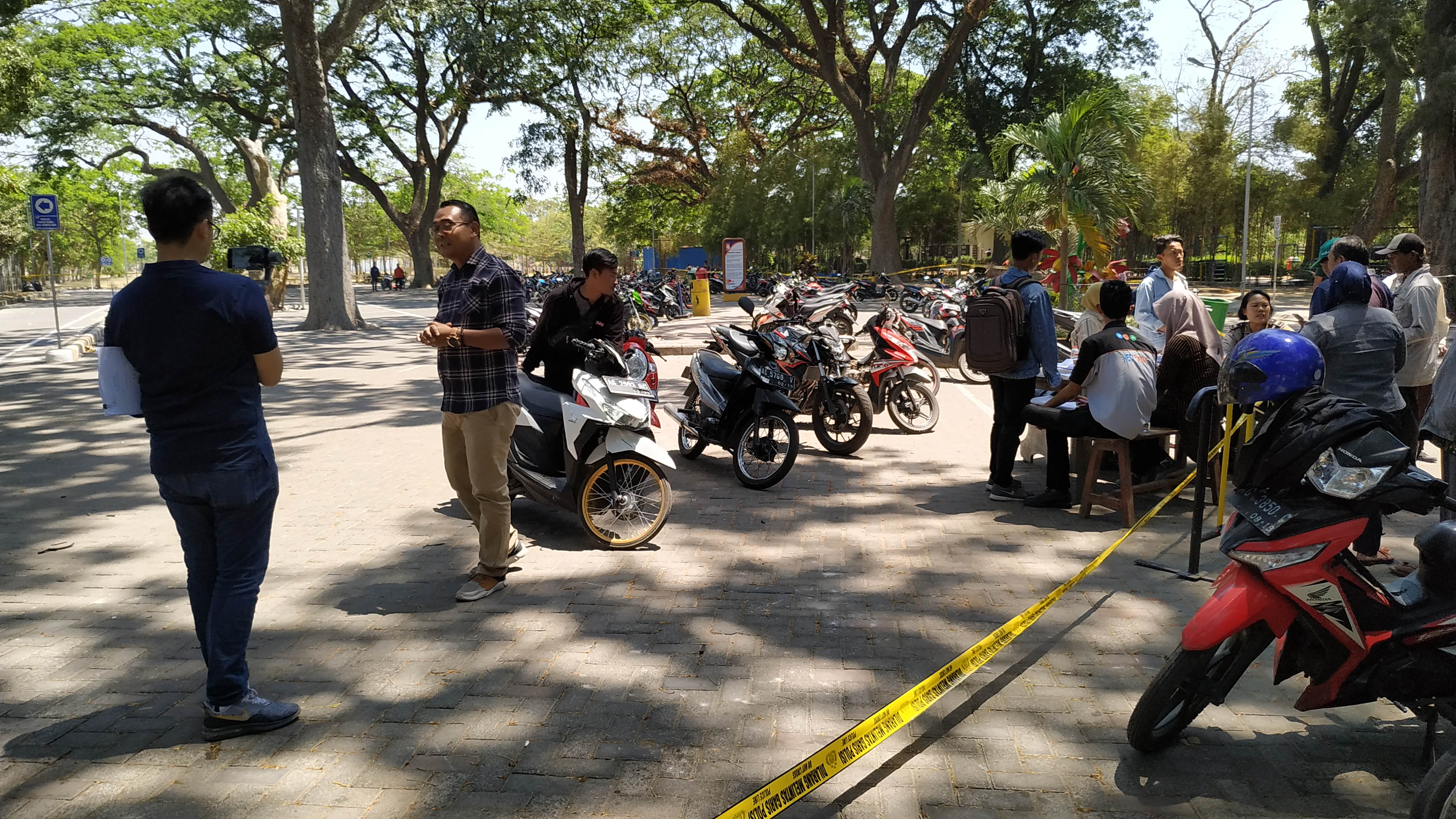 PT LIB meninjau lokasi pasca kerusuhan suporter Persikmania dengan Brajamusti di Stadion Brawijaya Kediri, Rabu, 4 September 2019. (Foto: Fendi/ngopibareng.id)