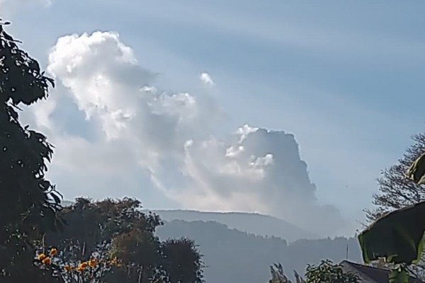 Letusan Gunung Tangkuban Parahu di Jawa Barat. (Foto: ist/ngopibareng.id)