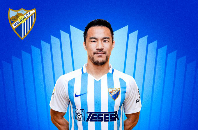 Shinji Okazaki saat diperkenalkan lewat akun twitter resmi Malaga pada 30 Juli 2019 lalu. (Foto: Twitter/@MalagaCF_en)