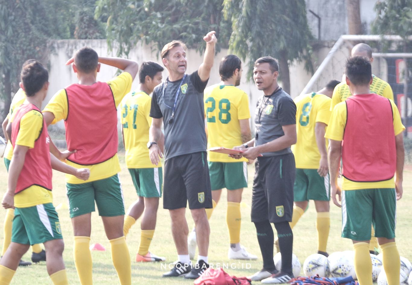 Skuat Persebaya saat dilatih oleh Wolfgang Pikal. (Foto: Haris/ngopibareng.id)