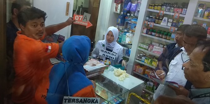 Aulia Kesuma melakukan rekonstruksi di toko obat di Apartemen Kalibata City, Kamis 5 September 2019.