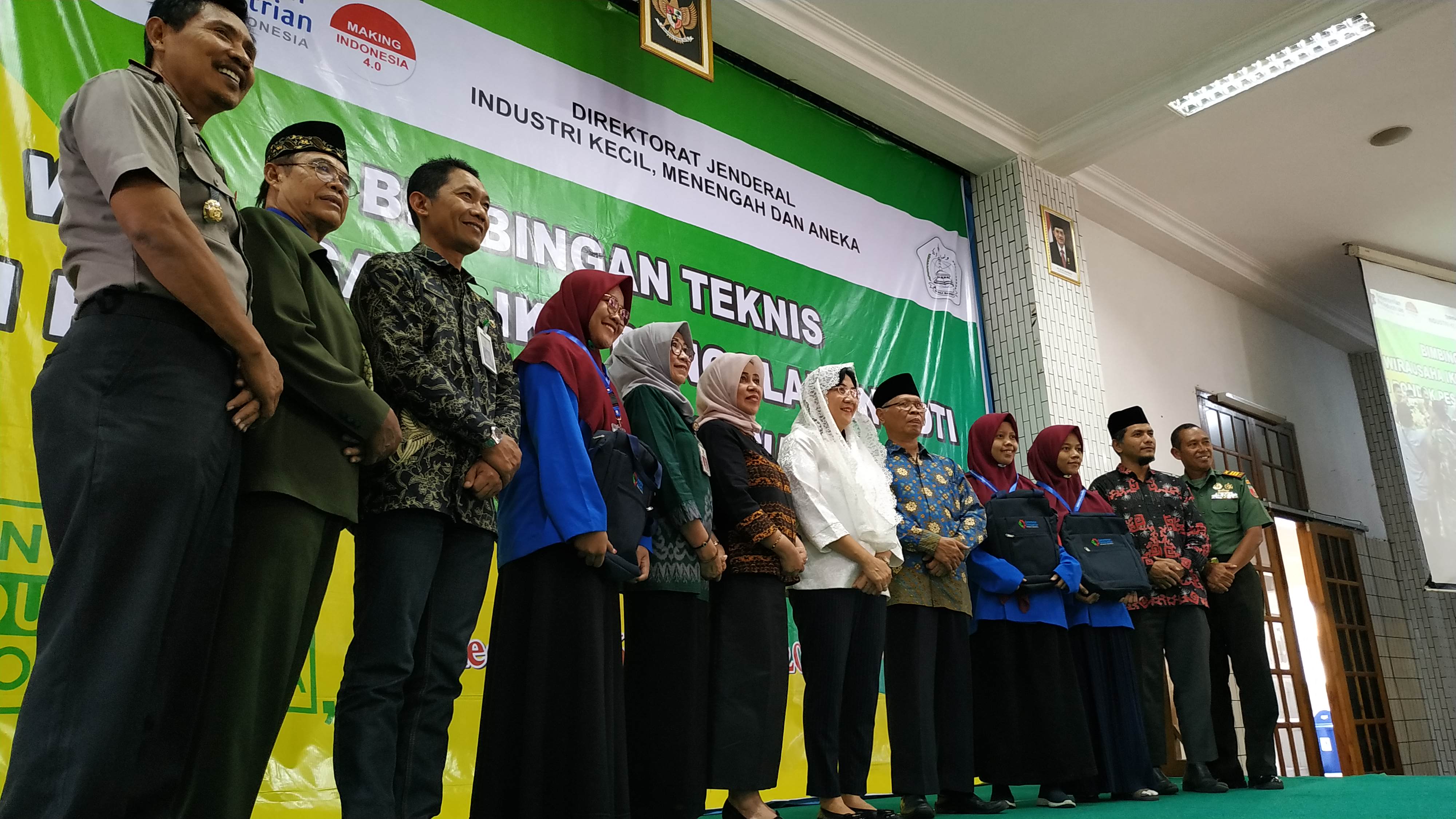 Kemenperin kunjungi ponpes wali barokah Kediri)