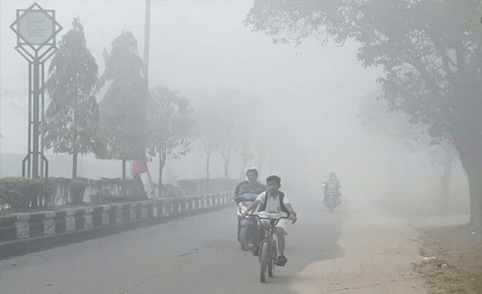 Asap di Kota Sampit, Kalimantan Tengah pagi ini. (Foto:Antara)