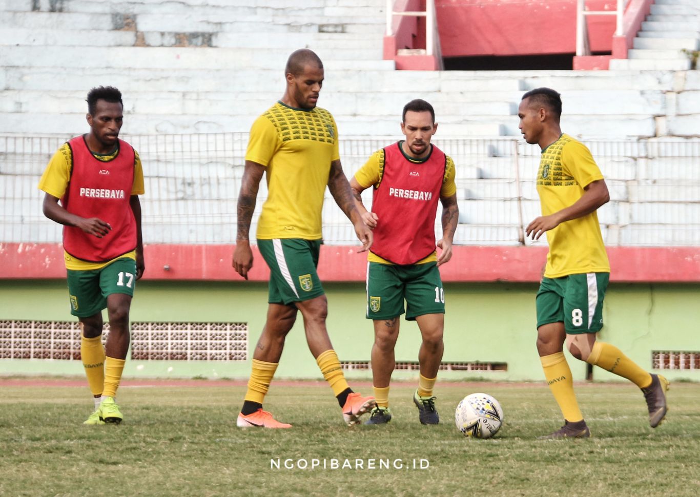 Skuat Persebaya saat latihan di Stadion Gelora Delta Sidoarjo. (Foto: Haris/ngopibareng)