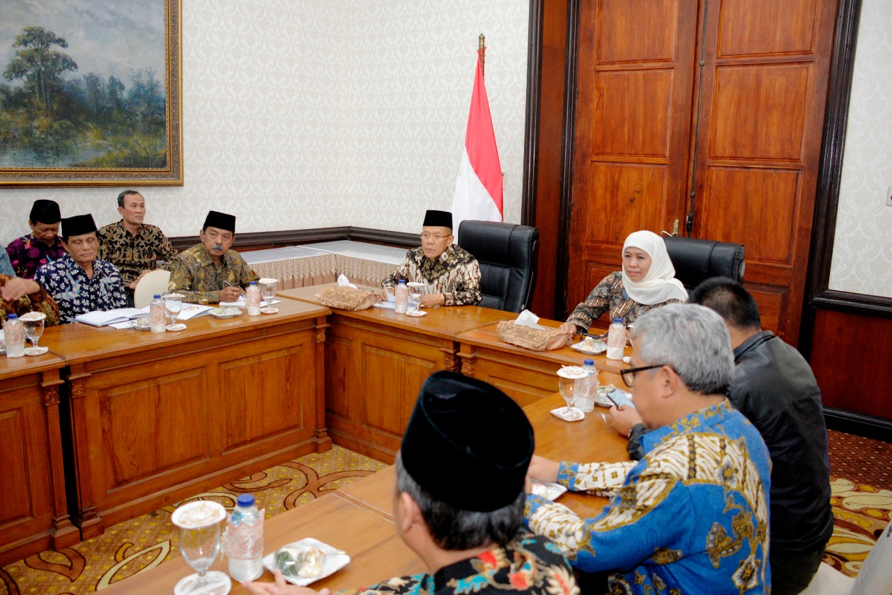 Gubernur Jawa Timur Khofifah Indar Parawansa saat bertemu FKUB di Grahadi. (Foto: Faiq/ngopibareng.id)