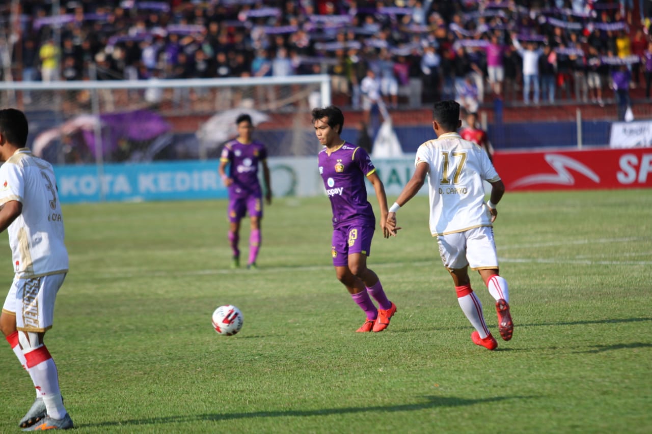 Persik Kediri kontra Persis Solo di Stadion Brawijaya Kediri . (Foto: Istimewa)