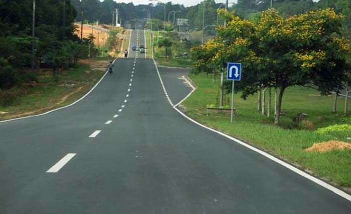 Ruas jalan di Batam, Kepulauan Riau, yang mulus tanpa geronjal. (Foto:Antara)