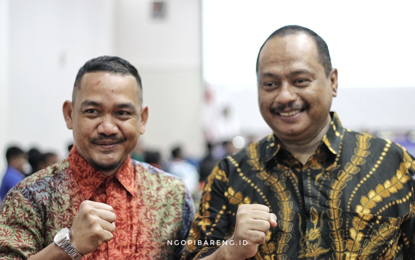 Ketua AFP terpilih Dimas Bagus bersama Ketua Harian KONI Jawa Timur, M. Nabil. (Foto: Haris/ngopibareng.id)