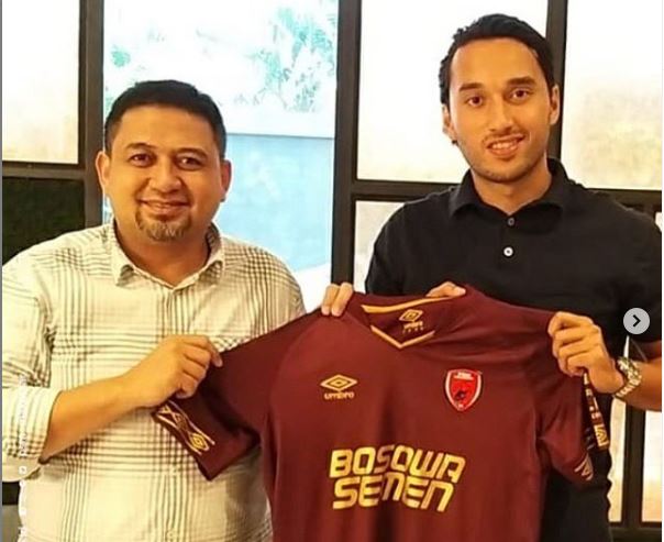 Ezra Walian resmi memakai kostum PSM Makassar 'Juku Eja'. (Foto: Instagram @psm_makassar) 