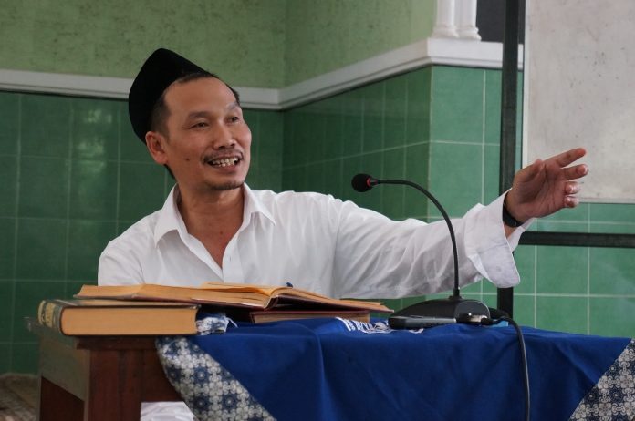 KH Bahauddin bin Kiai Nursalim (Gus Baha'). (Foto: ist/ngopibareng.id)